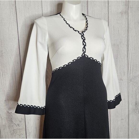 VTG Monochromatic Black & White Flare Sleeve Volup Maxi Dress - Picture 2 of 6